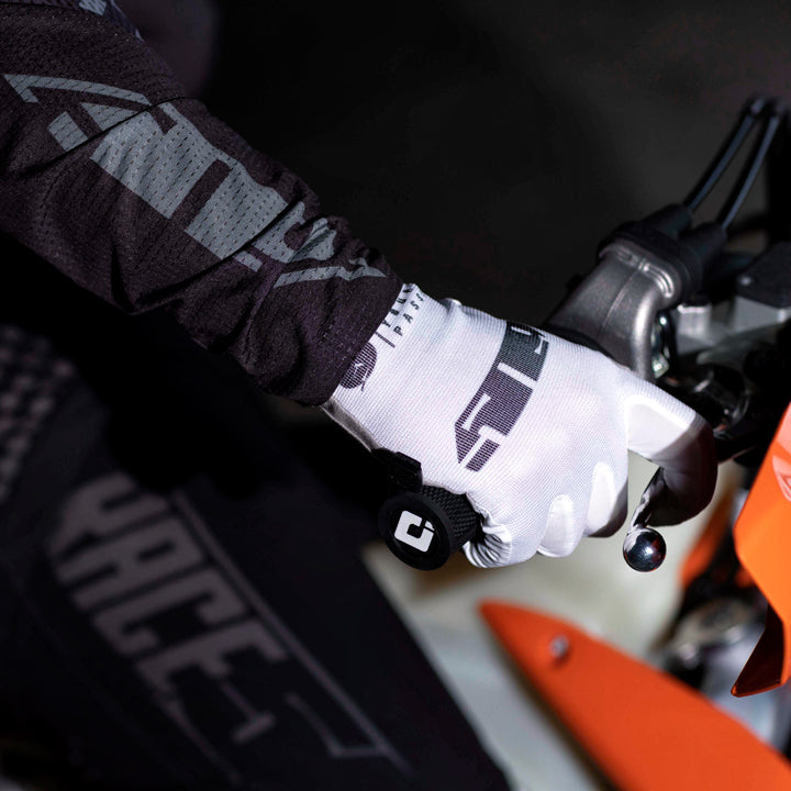 Are Dirt Bike Gloves Supposed to be tight?
