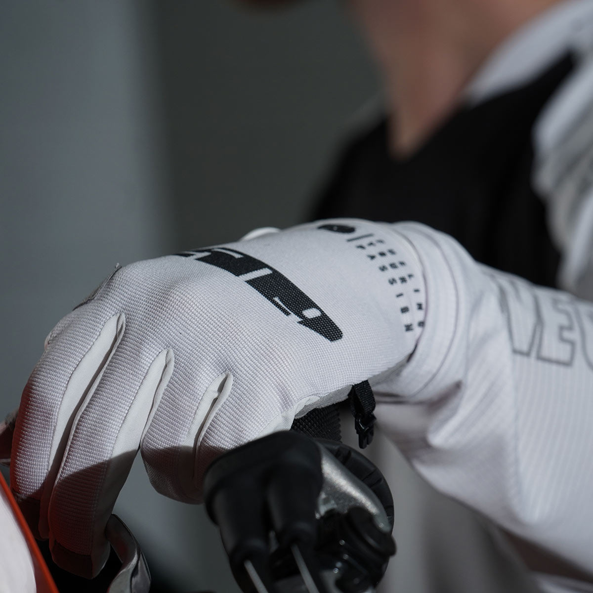 Low 5 Gloves