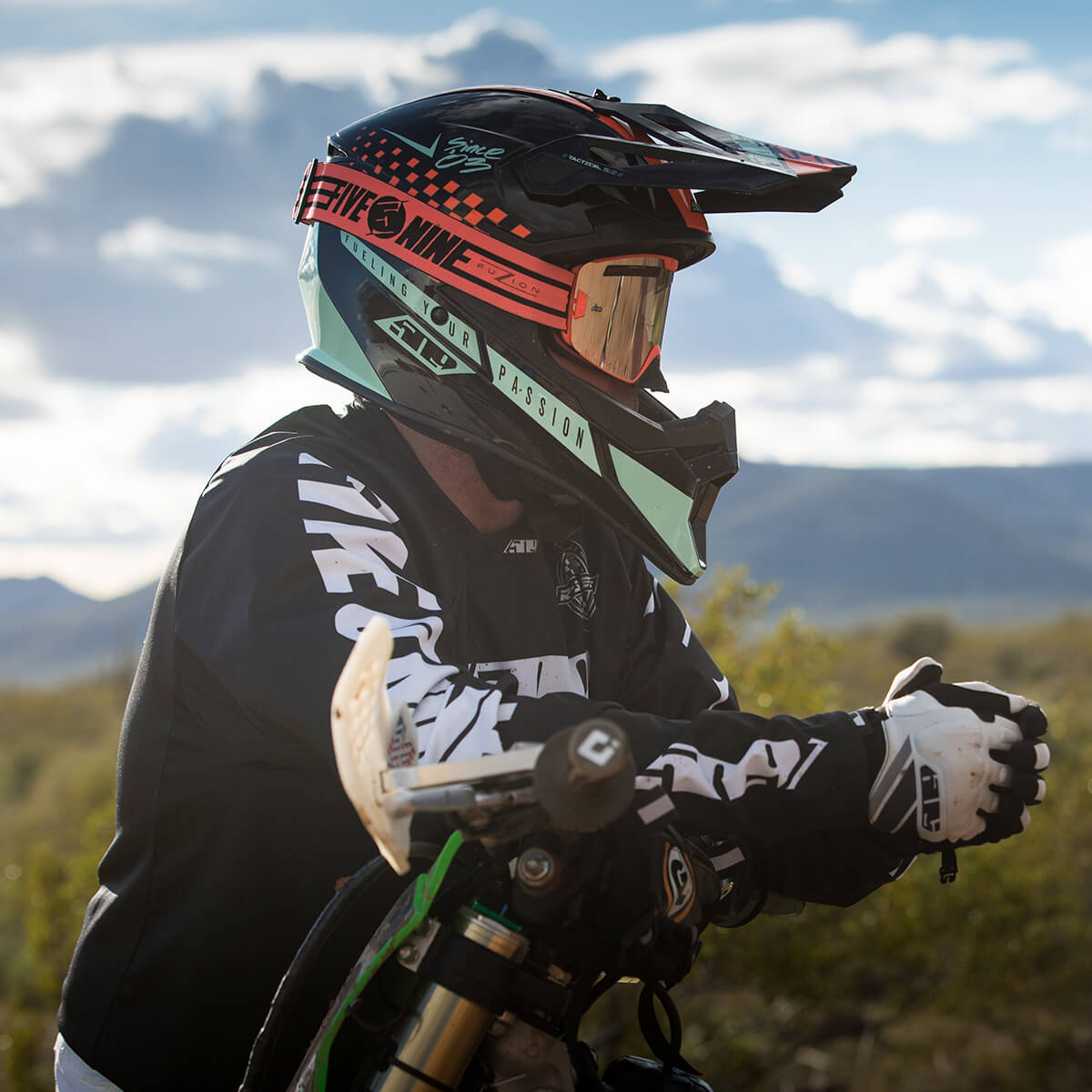 Tactical 2.0 Enduro Helmet Tactical 2.0 Enduro Helmet